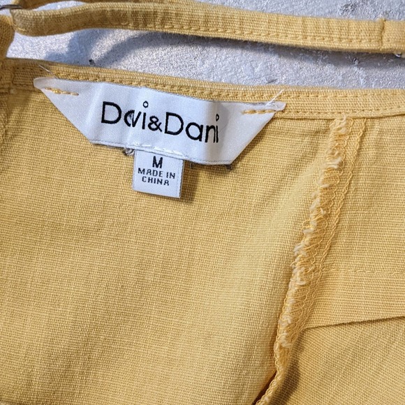Davi & Dani Mustard Yellow Open Back Cropped Leg Romper/Jumpsuit Size M Jrs - Picture 3 of 3